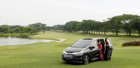 Sesi foto All New Odyssey  di Palimanan Resto Pakuwon Surabaya