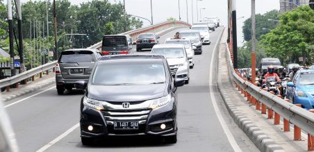 All New Honda Odyssey Media First Drive saat melintas Jalanan Surabaya 