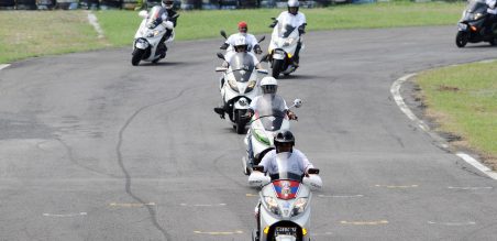 BOC melakukan keliling Sirkuit  Kenjeran Surabaya sebelum acara dimulai