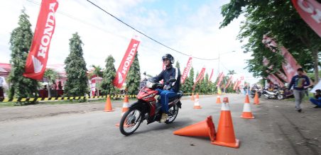 Masyarakat dapat langsung test ride New Honda revo FI