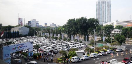 Ratusan mobil Ertiga memadati area parkir Grand City Surabaya
