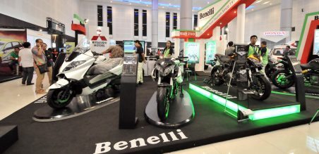Booth Benelli siap gelar Lelang motor