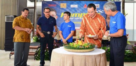 Pemotongan tumpeng menandai terbentuknya Humpuss Junior Racing Team