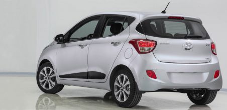Hyundai Grand i10 tampak belakang