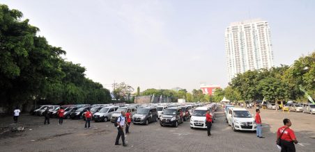 500 Karimun berkumpul di Parkir Timur Plaza Surabaya pada Minggu (15/6) untuk melakukan Jalan-Jalan Karimun 