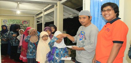 Pemberian donasi kepada anak yatim, Kamis (24/7)