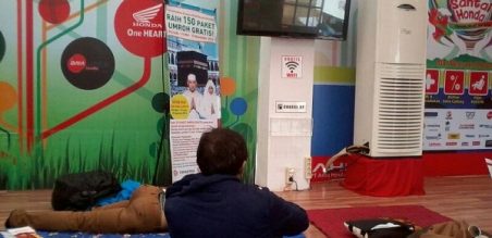 Pemudik mendapatkan fasilitas di Bale Santai Honda