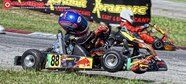 terbang saat seri 3 AMC Sepang
