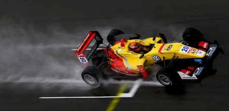 Aksi Sean Gelael dengan Dallara Volkswagen saat beraksi di sirkuit Nurburgring, Jerman.