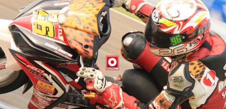 Nomor Start #96 milik Denny Triyugo melekat di Helm M Nurgianto #26