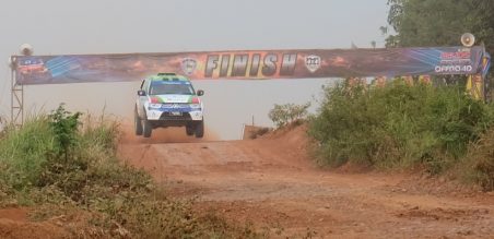 Aksi Pertamina Fastron Offroad Team dengan Mitsubishi Pajero Sport Diesel di hari terakhir Kejuaraan Nasional Speed Offroad putaran ketiga di Sirkuit Taman Wisata Tembong Jaya, Serang