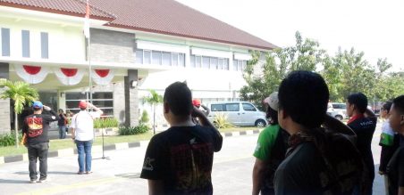 Honda Community melakukan upacara bendera untuk memperngari HUT Kemerdekaan RI ke 69