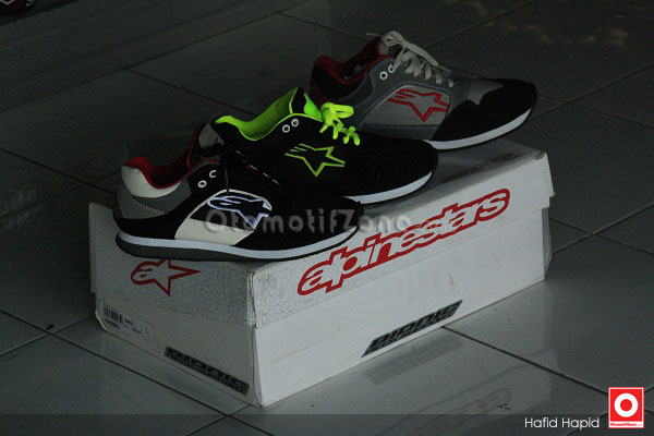 Sepatu Alpinestars casual. Diburu racing styler.