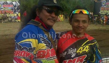 Dadang Ruhyatna Ketua E.O Bronx Oseano (kiri) 