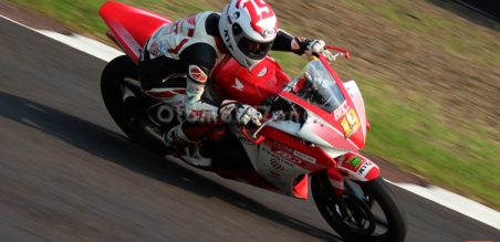Wawan pimpin klasemen OMR CBR250R