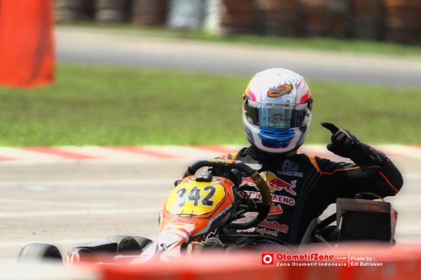 gaya Senna SN ketika meluapkan kemenangan