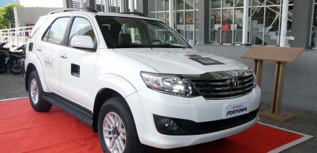 Donasi untuk Fakustas Teknik ITS, 1 unit Toyota Fortuner