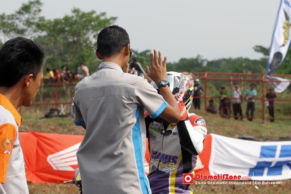 dukungan semangat sangat berarti bagi pembalap muda Jabar