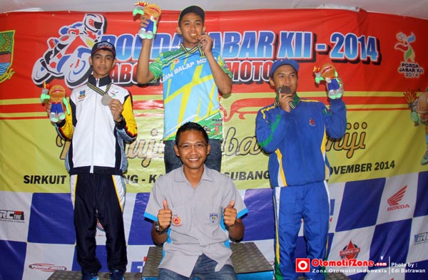 Rio Teguh berfoto bersama dengan sang juara