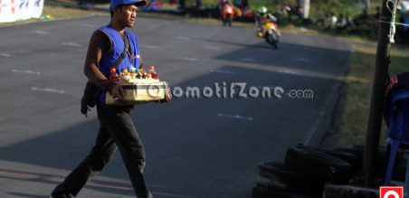 pedagang asongan mengais rizki degan penuh resiko