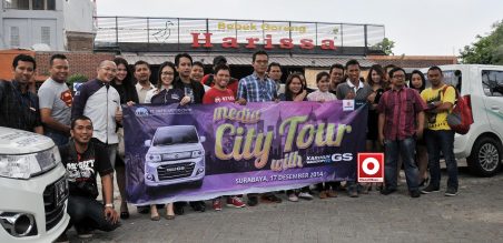 peserta Media City Tour foto bersama di depan RM Bebek Harissa