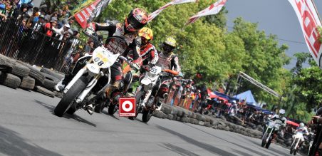 Kelas Supermoto tontonan baru masyarakat Lamongan