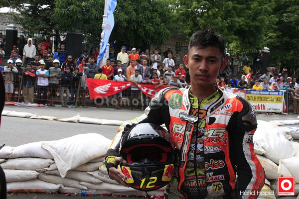 Lucky Kaddi. Sudah mampu lawan AM. Fadly