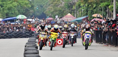 Balap Road Race Kelas 2 tak masih menjadi primadona di Pamekasan, Madura