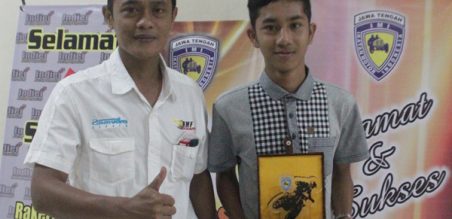 Best Dragbiker Hendra Kecil didampingi sang Ayah Muflikun