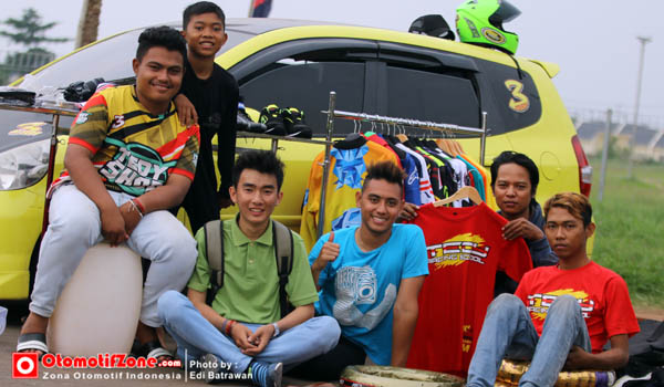Tedy Permana foto bersama usai latihan balap motor