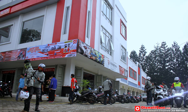 isi BBM di Honda Bintang Motor Banjaran