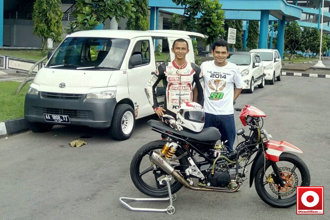 Wawan dan Mas Anto. Setting mesin, dan rangka baru.
