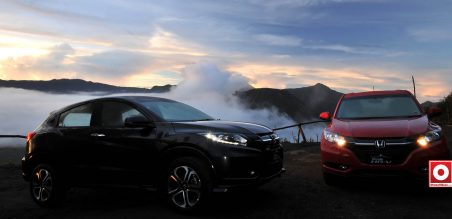 Honda HR-V dengan view sunrise Gunung Bromo dari Seruni Point, Gunung Penanjakan 2 