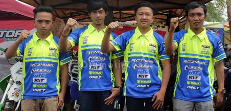 F Chimon Bersama Tim Barunya 