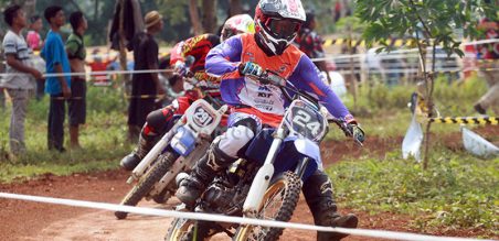 F Chimon bersama tunggangan barunya