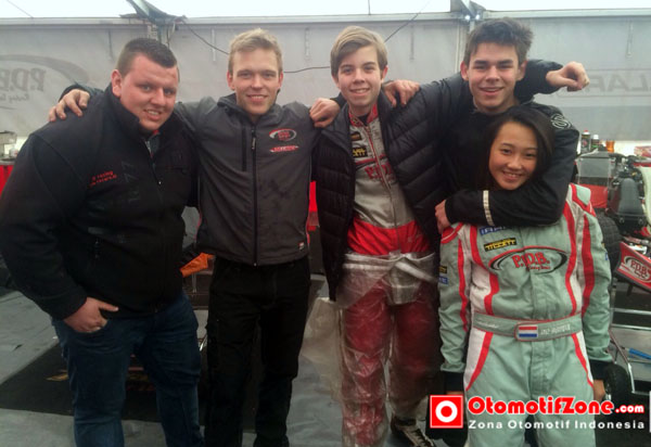 foto bareng Teammate PDB Racing
