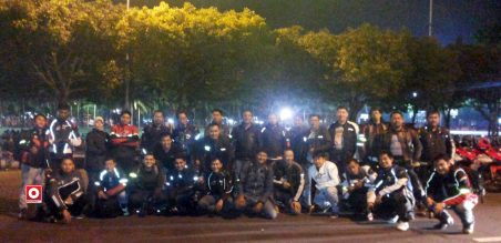 R25 Community foto bersama di Kota Jember