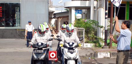Tim riding impression All New Honda Vario 150 eSPmelakukan start dari MPM SImpang, Surabaya