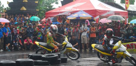 Duel Feros dan Gofhar di trek basah