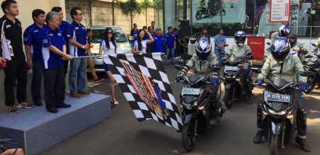 Mohammad Masykur, Asisten GM Marketing PT Yamaha Indonesia Motor Manufacturing memberangkatkan Tour de Soul Jakarta - Bali