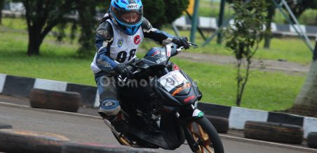 Pipin Chikal podium pertama kelas matic 115cc STD Wanita