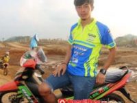 Senyum kemenangan diatas motor 