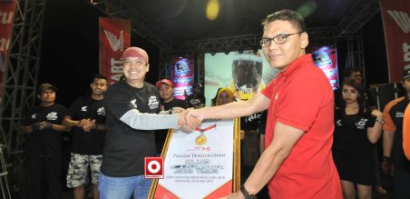Pengukuhan CBR Community Indonesia dengan memberikan Piagam 