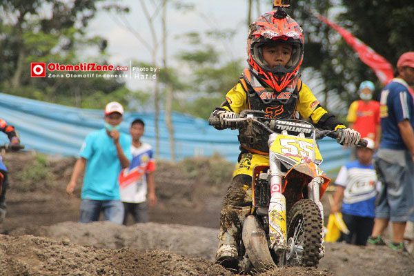Wisnu Aji di Kejurnas Motocross kelas 50cc.