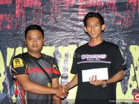 Penyerahan hadiah tambahan dari Sumber Production