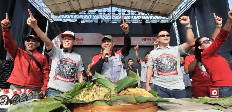 Potong Tumpeng dan tiup lilin ke-2 thn ultah Komunitas CB150R