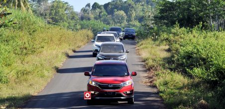 Jalan Tanjakan dan Turunan berkelok dengan pemandangan yang menarik.
