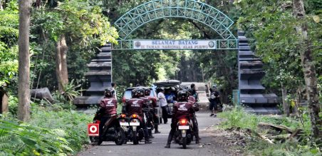 Rombongan Honda Smart Adventure bersiap memasuki Taman Nasional Alas Purwo