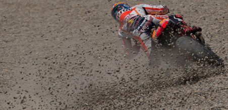 Marc Marquez terjatuh 