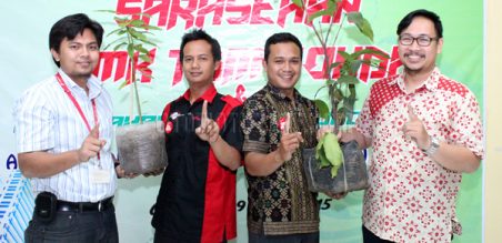 Pemberian 1000 pohon untuk SMK area Cirebon, Majalengka, Indramayu, dan Kuningan